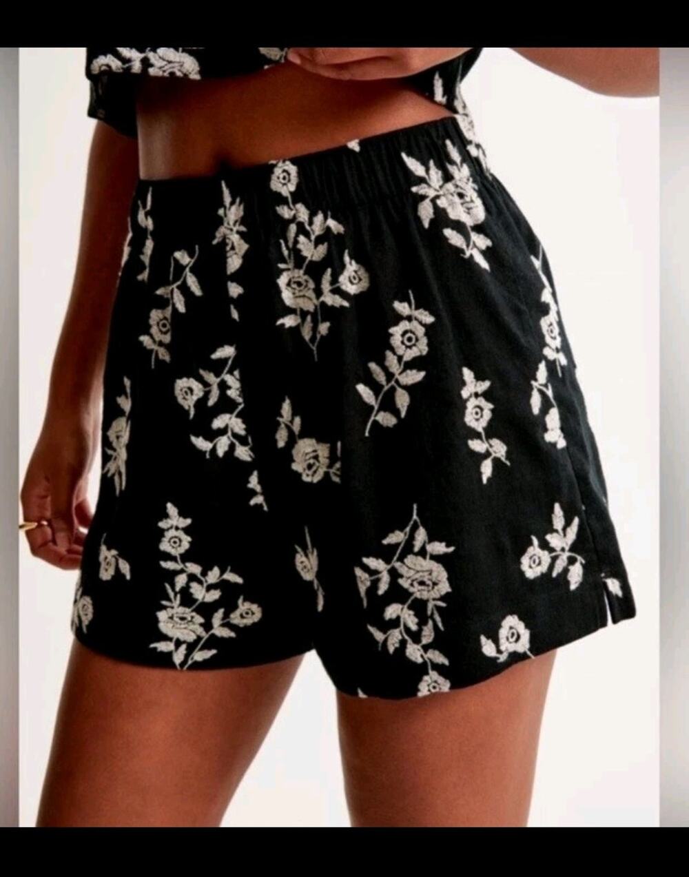Abercrombie & Fitch Linen-Blend Black Embroidered Floral Pull-On Short Size XL